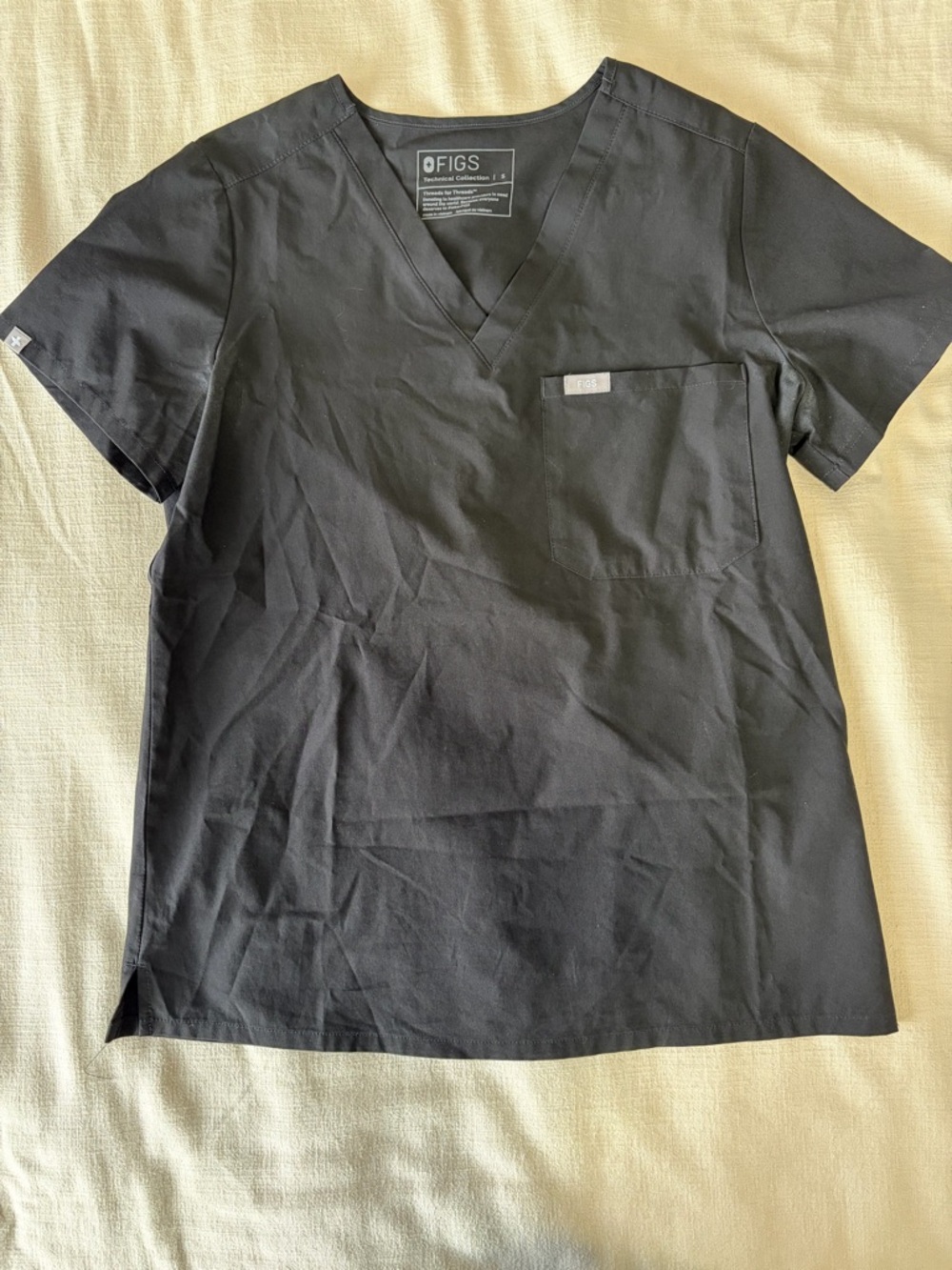 FIGS women’s  Black V-Neck Scrub Top